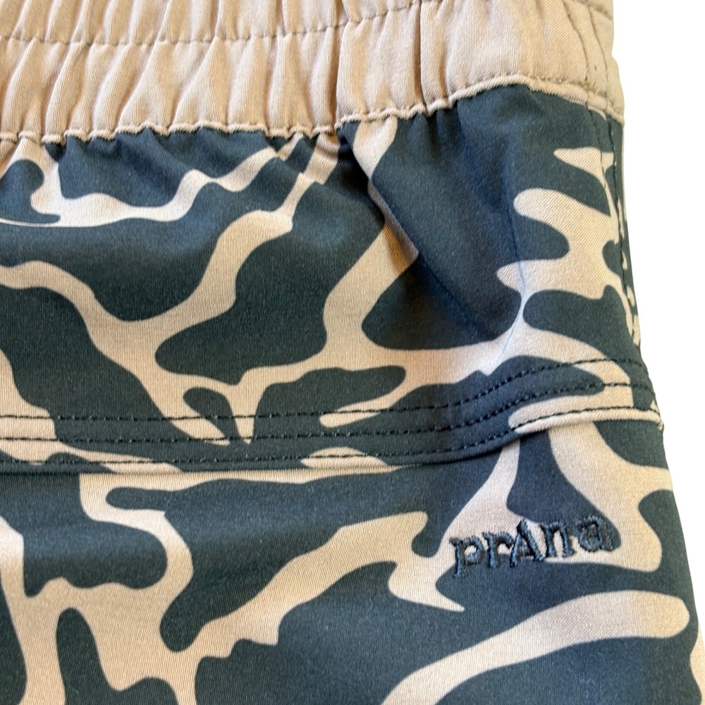 Prana Womens Floral Print Athletic Shorts Zipper Pocket Large No Liner Tan Black - Picture 5 of 8